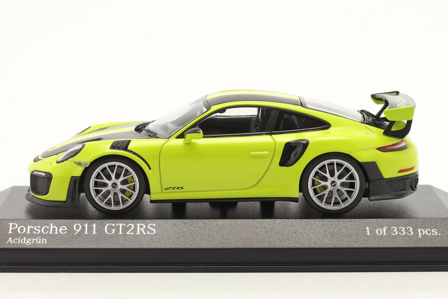 Porsche 911 (991 II) GT2 RS Weissach Package 2018 acidgrün / silberne Felgen 1:43 Minichamps