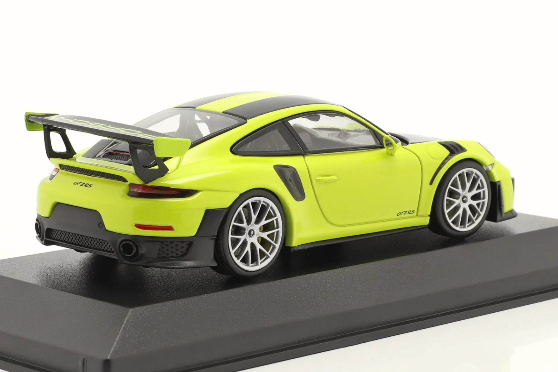 Porsche 911 (991 II) GT2 RS Weissach Package 2018 acidgrün / silberne Felgen 1:43 Minichamps