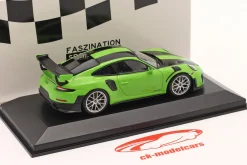 Porsche 911 (991 II) GT2 RS Weissach Package 2018 signalgrün / silberne Felgen 1:43 Minichamps