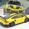 Porsche 911 (991 II) GT2 RS Weissach Package 2018 racing gelb / silberne Felgen 1:18 Minichamps