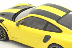 Porsche 911 (991 II) GT2 RS Weissach Package 2018 racing gelb / silberne Felgen 1:18 Minichamps
