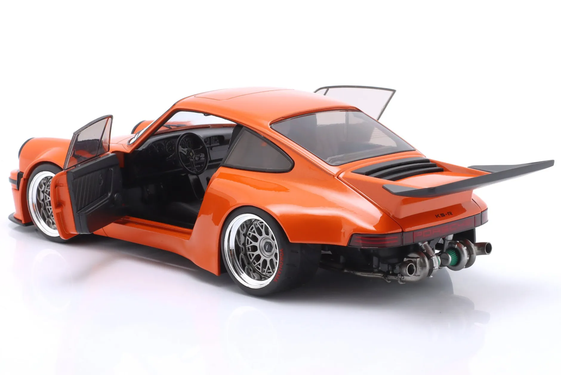 Porsche 911 KS-R Baujahr 2022 orange 1:18 Solido