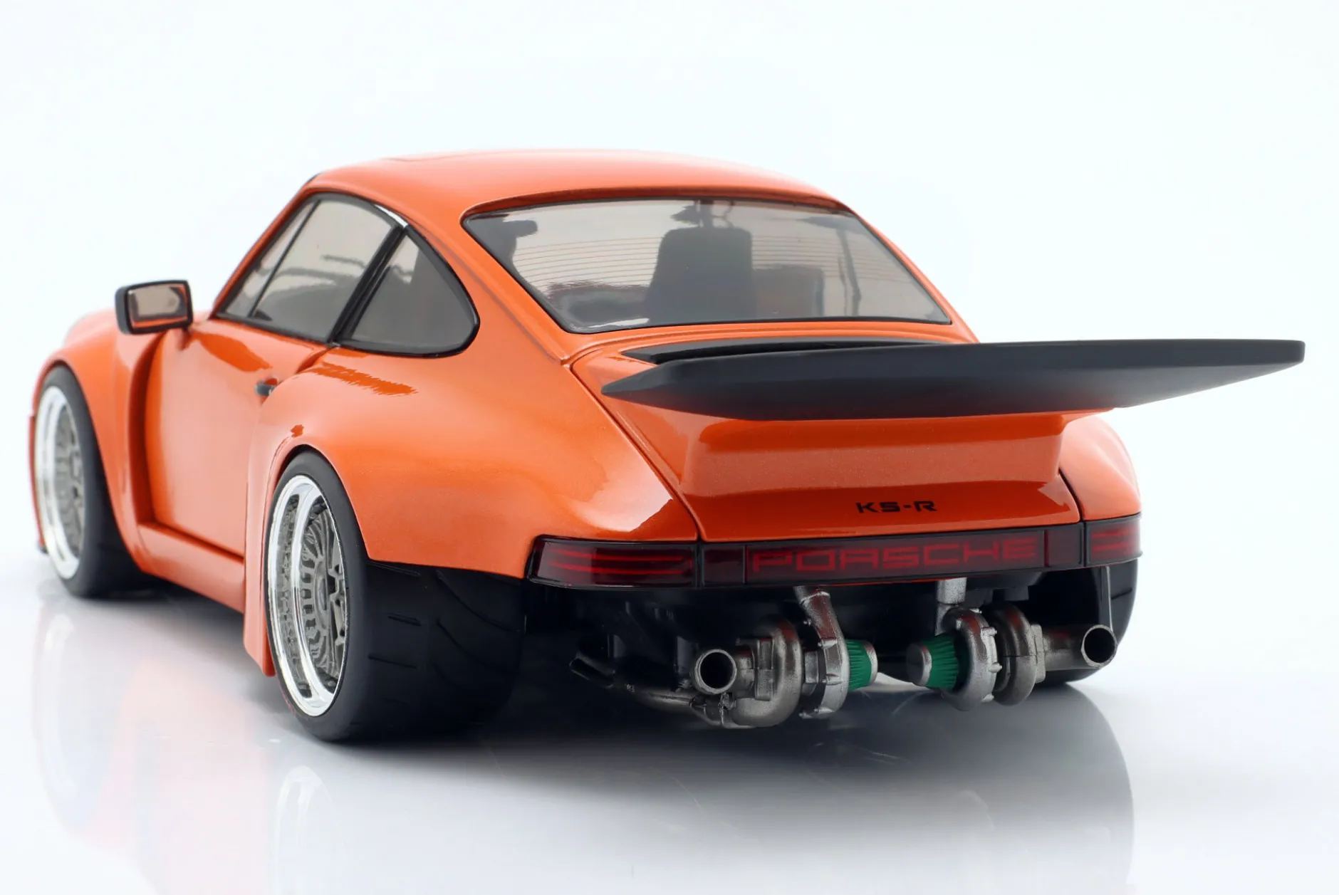 Porsche 911 KS-R Baujahr 2022 orange 1:18 Solido