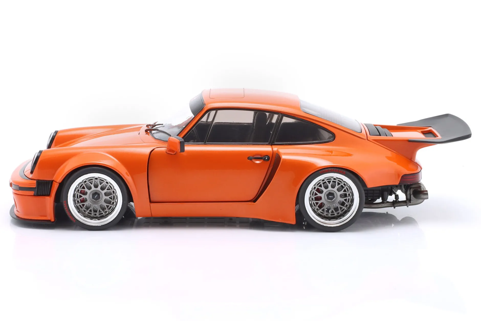 Porsche 911 KS-R Baujahr 2022 orange 1:18 Solido