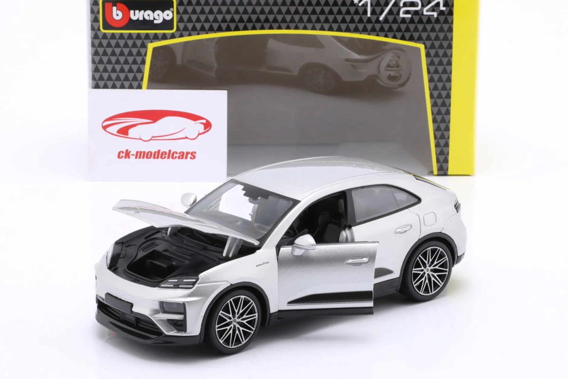 Porsche Macan Turbo Electric Baujahr 2024 silber 1:24 Bburago