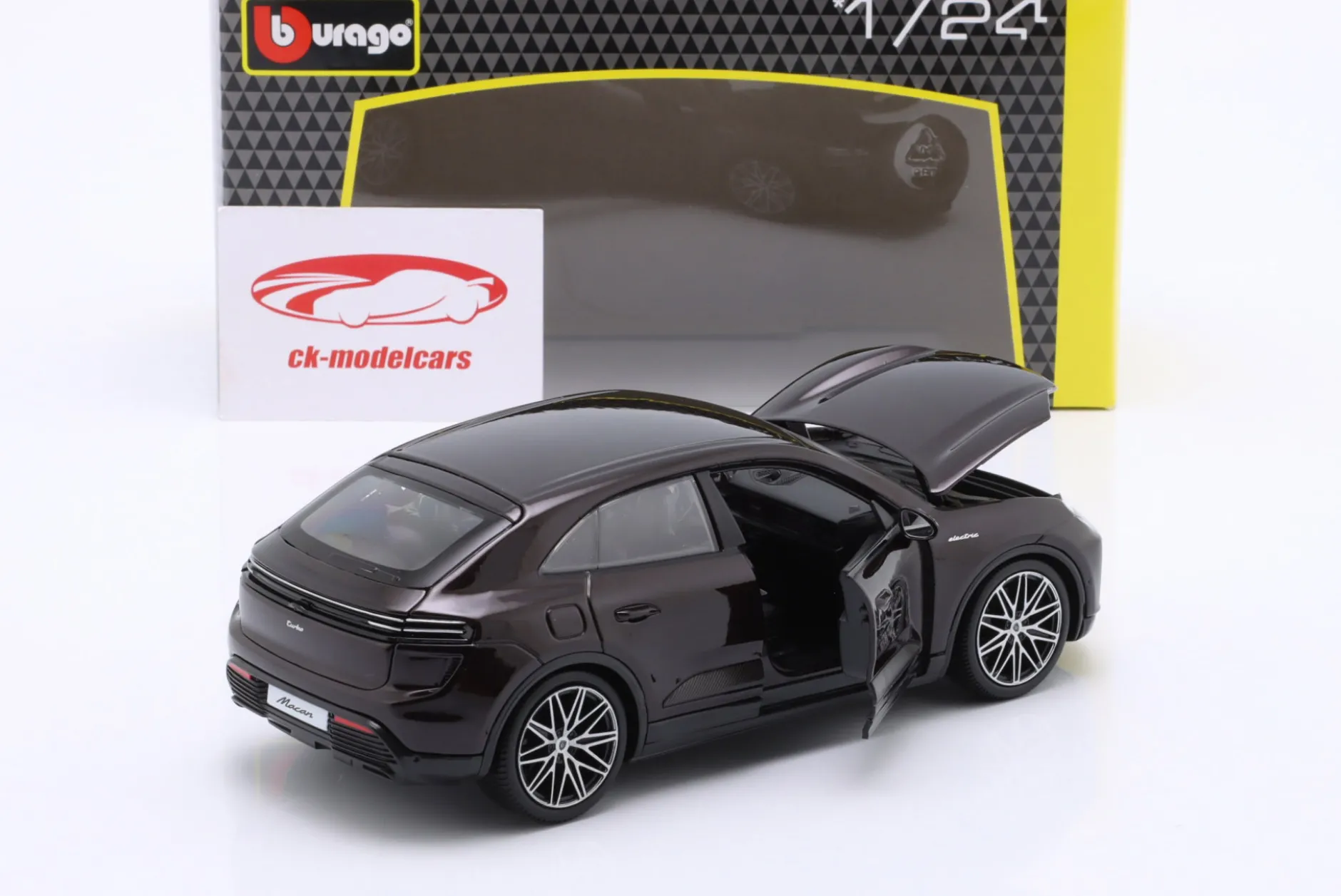 Porsche Macan Turbo Electric Baujahr 2024 kupfer 1:24 Bburago