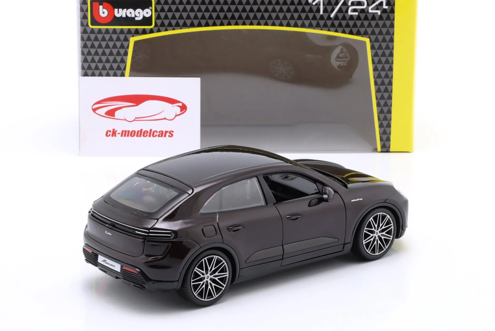 Porsche Macan Turbo Electric Baujahr 2024 kupfer 1:24 Bburago