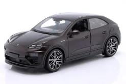 Porsche Macan Turbo Electric Baujahr 2024 kupfer 1:24 Bburago