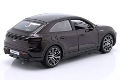 Porsche Macan Turbo Electric Baujahr 2024 kupfer 1:24 Bburago