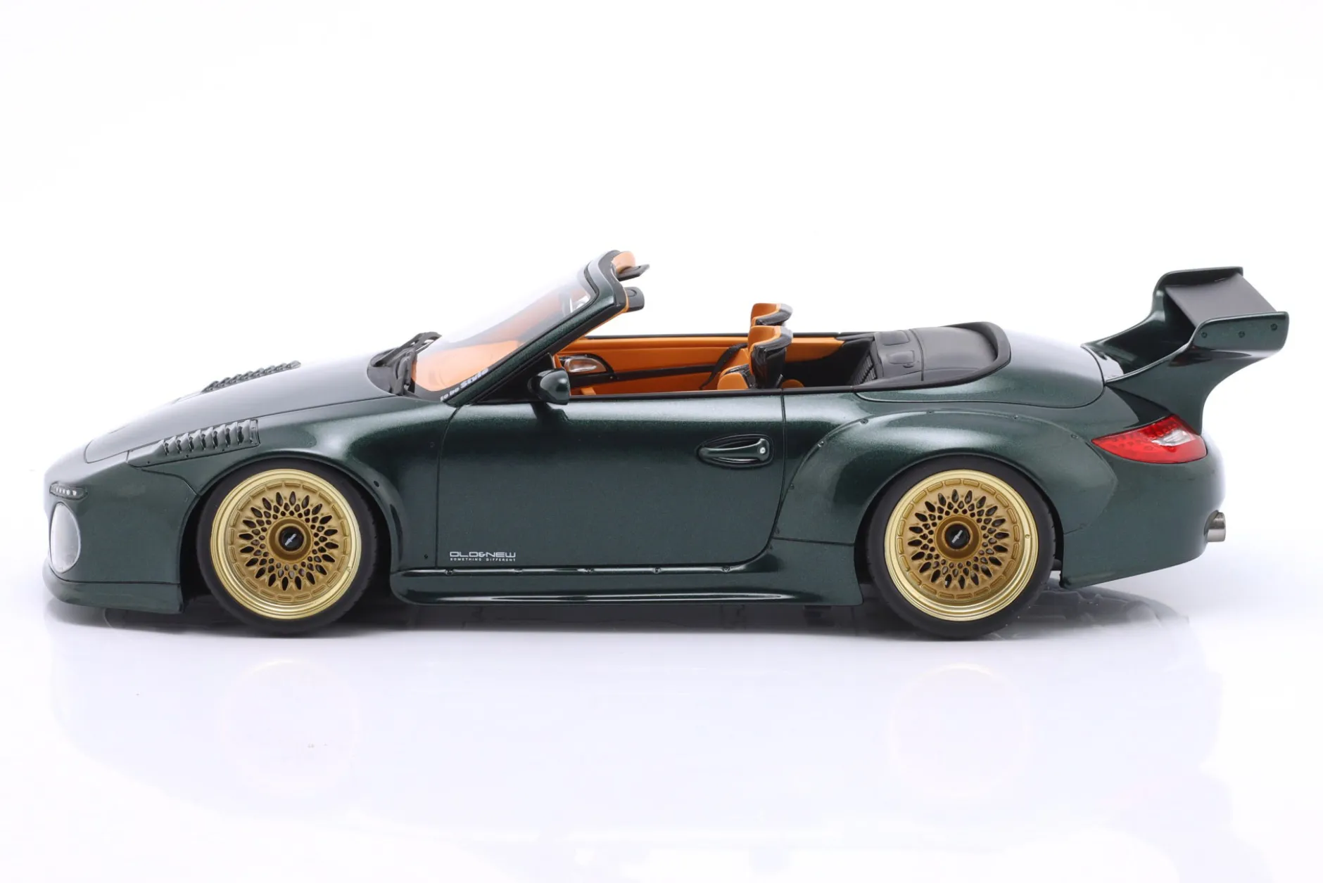 Porsche 911 (997.2) Old & New Tokyo Auto Salon 2010 grün / goldene Felgen 1:18 GT-Spirit