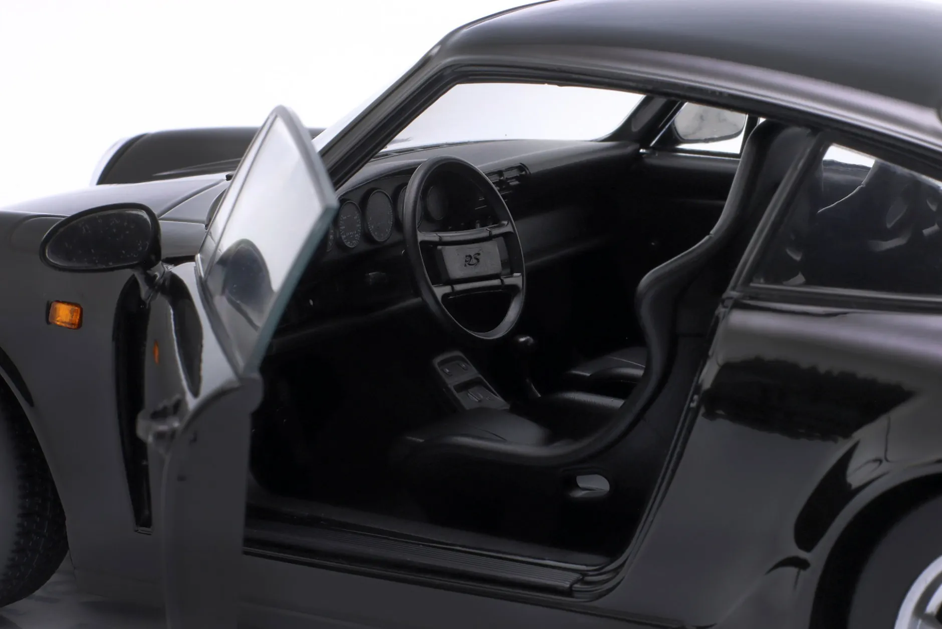 Porsche 911 (964) RS Baujahr 1992 schwarz / Cup Felgen 1:12 KK-Scale