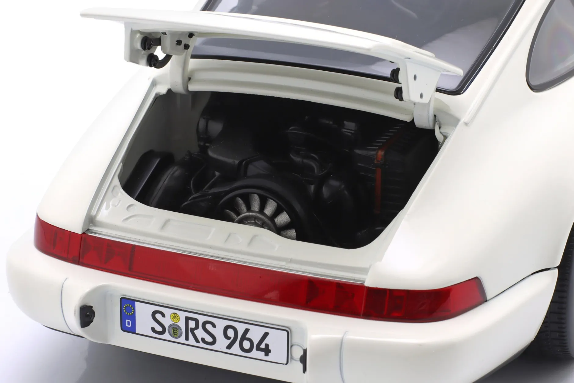 Porsche 911 (964) RS Baujahr 1992 weiß / Cup Felgen 1:12 KK-Scale