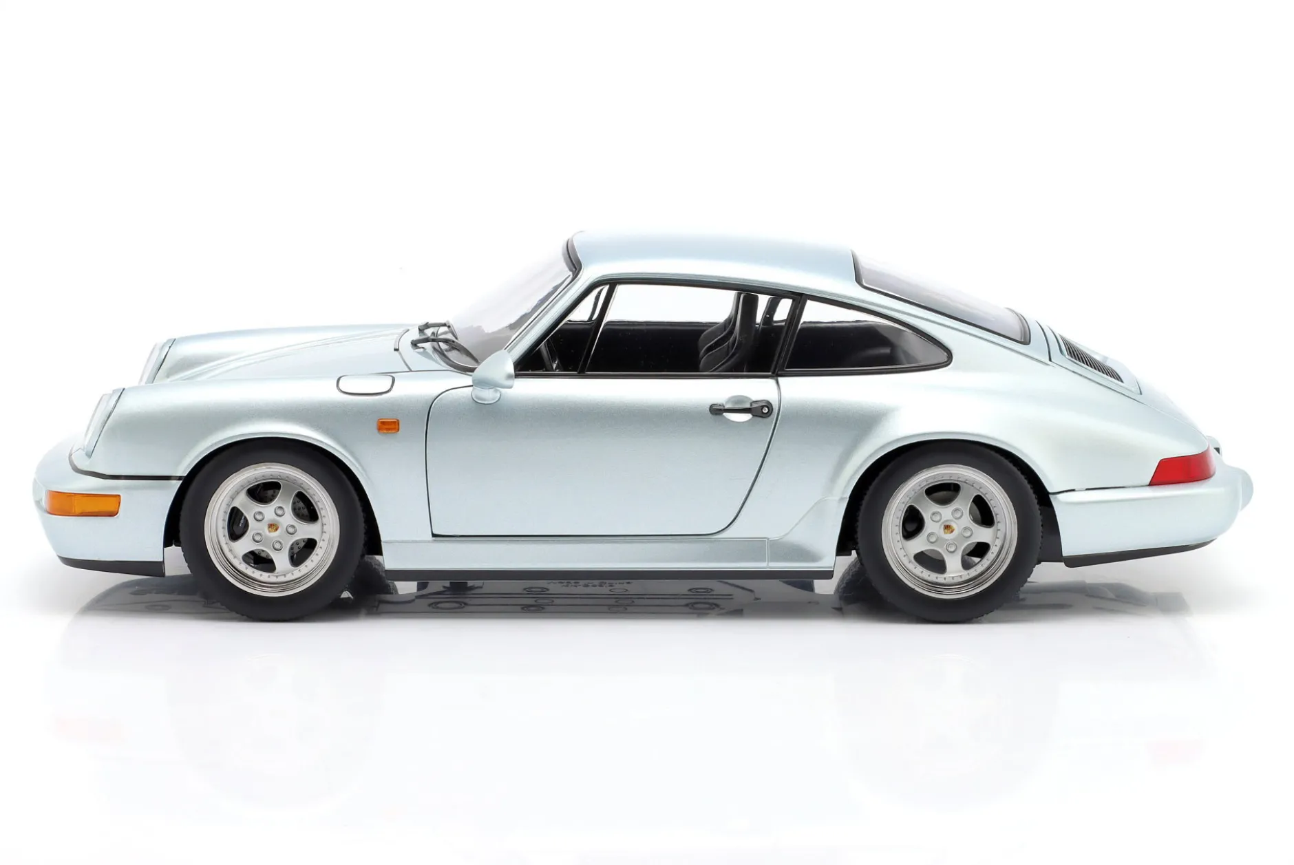 Porsche 911 (964) RS mit Speedline Felgen Baujahr 1992 polarsilber 1:12 KK-Scale