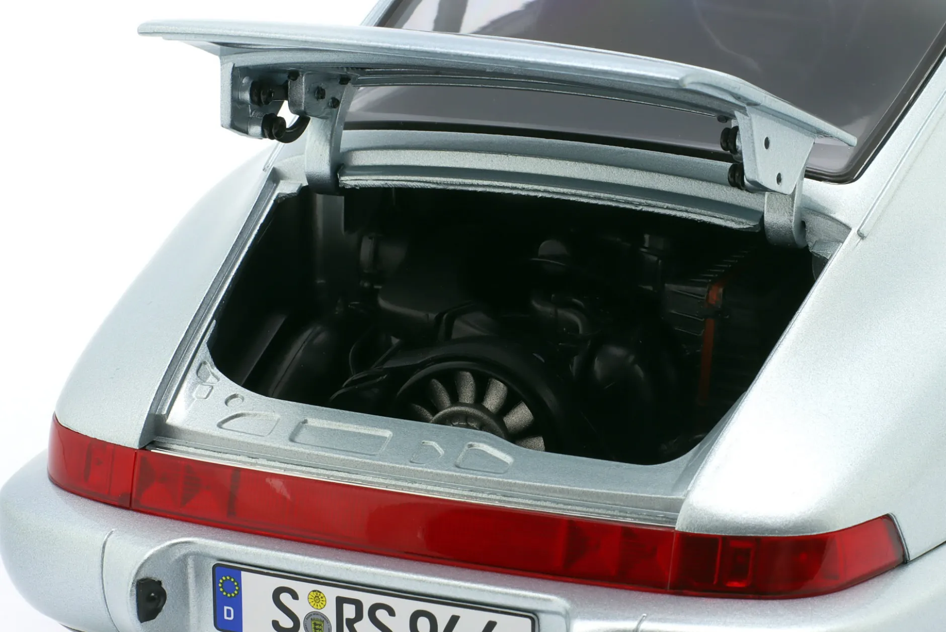 Porsche 911 (964) RS mit Speedline Felgen Baujahr 1992 polarsilber 1:12 KK-Scale