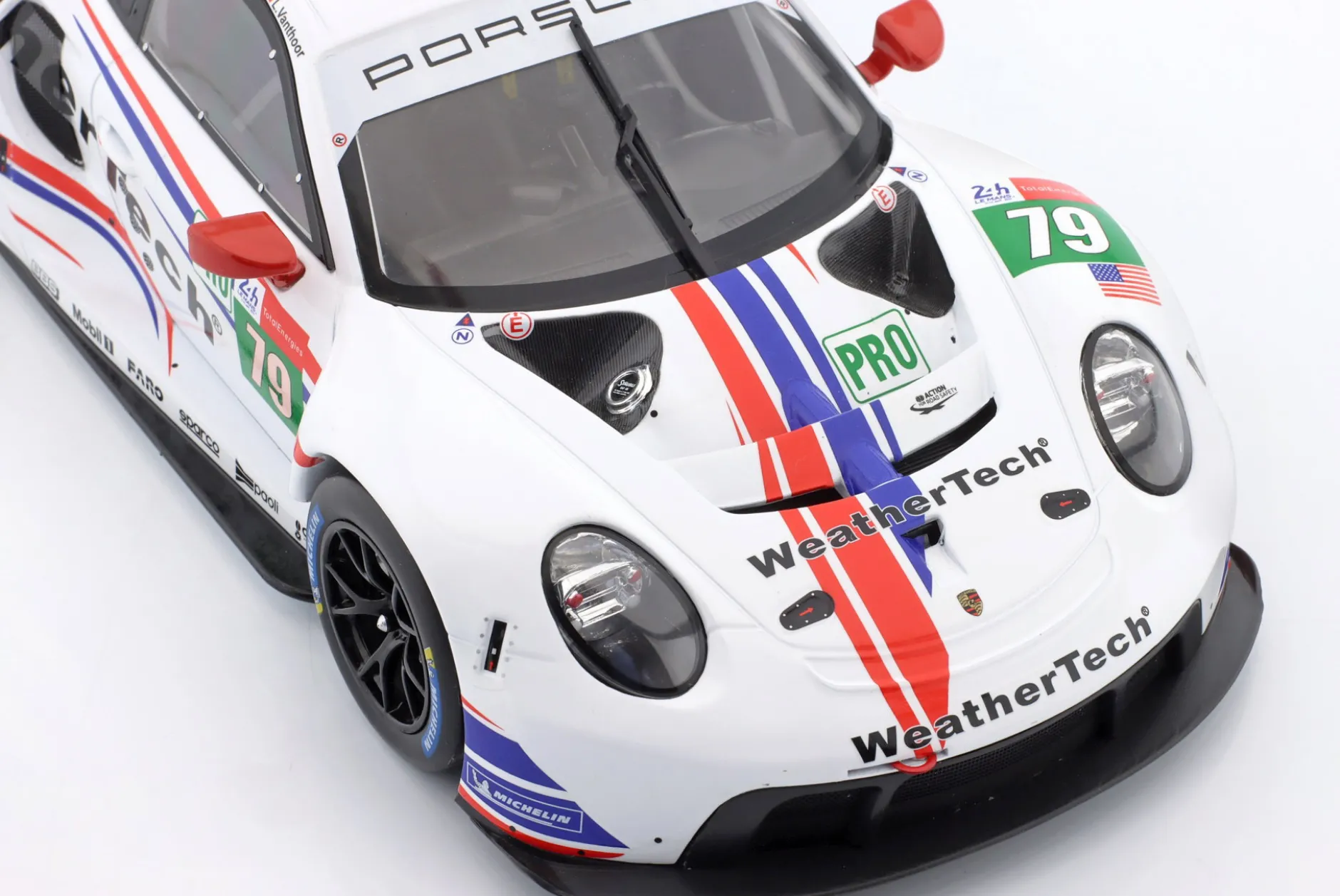 Porsche 911 RSR #79 24h LeMans 2021 MacNeil, Bamber, Vanthoor 1:18 Ixo