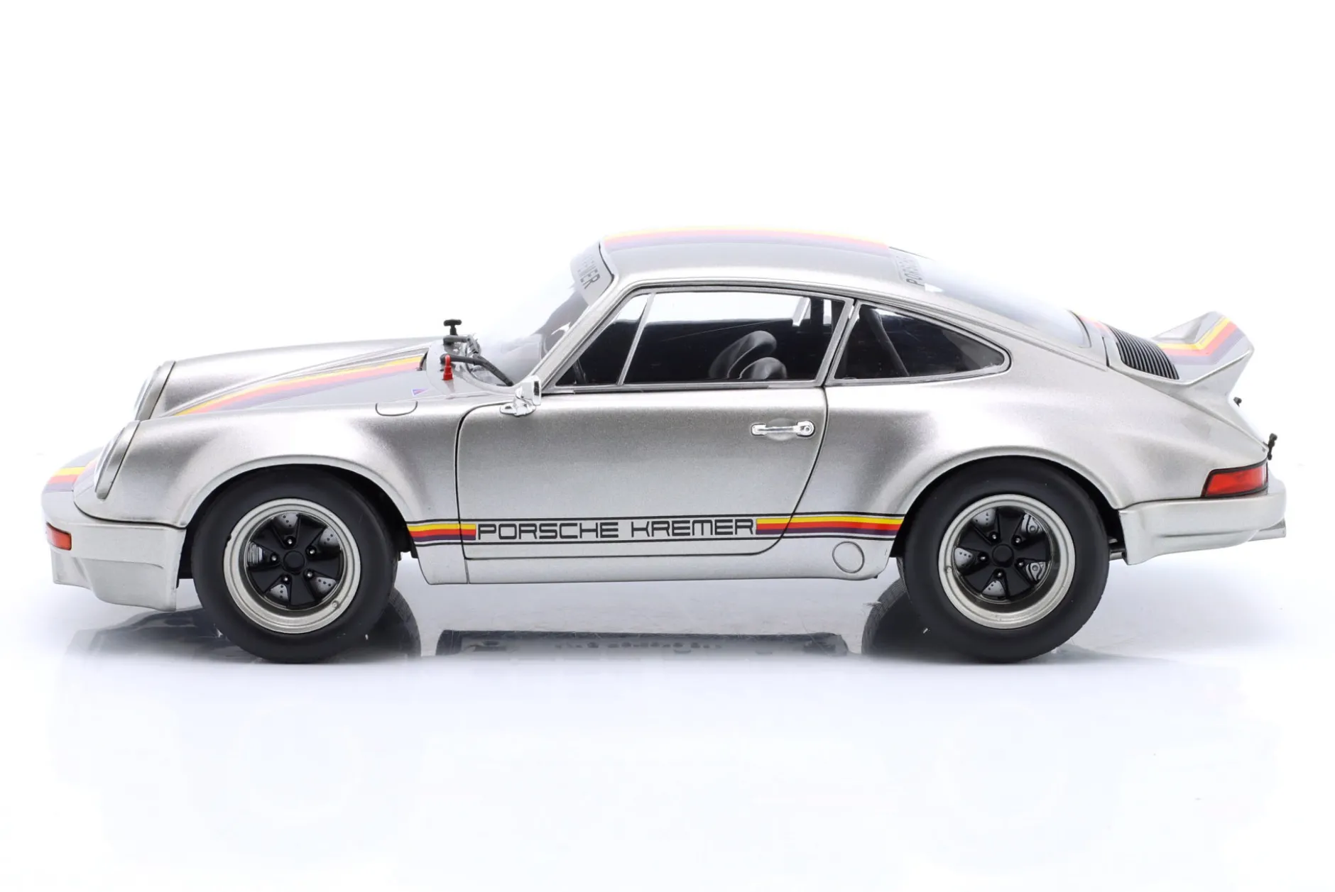 Porsche 911 RSR Kremer Design 1973 silber metallic mit Dekor 1:18 Solido