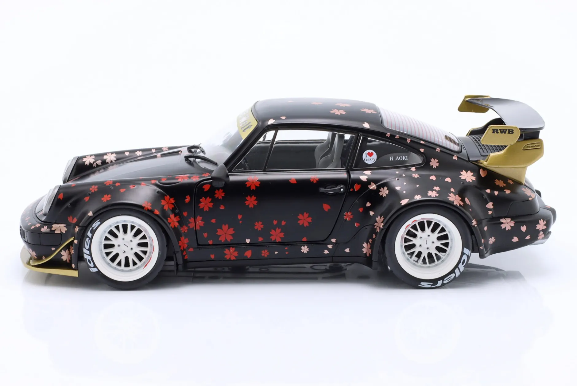 Porsche 911 (964) RWB Rauh-Welt Aoki 2021 schwarz mit Dekor 1:18 Solido
