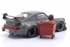 Porsche 911 (964) RWB Rauh-Welt Bodykit 2024 nardograu mit Figur 1:18 Solido
