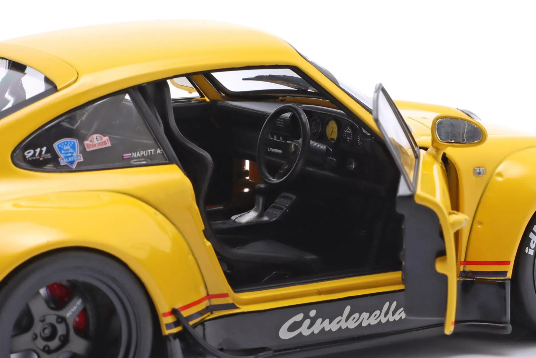 Porsche 911 (993) RWB Rauh-Welt Cinderella 2020 gelb 1:18 Solido