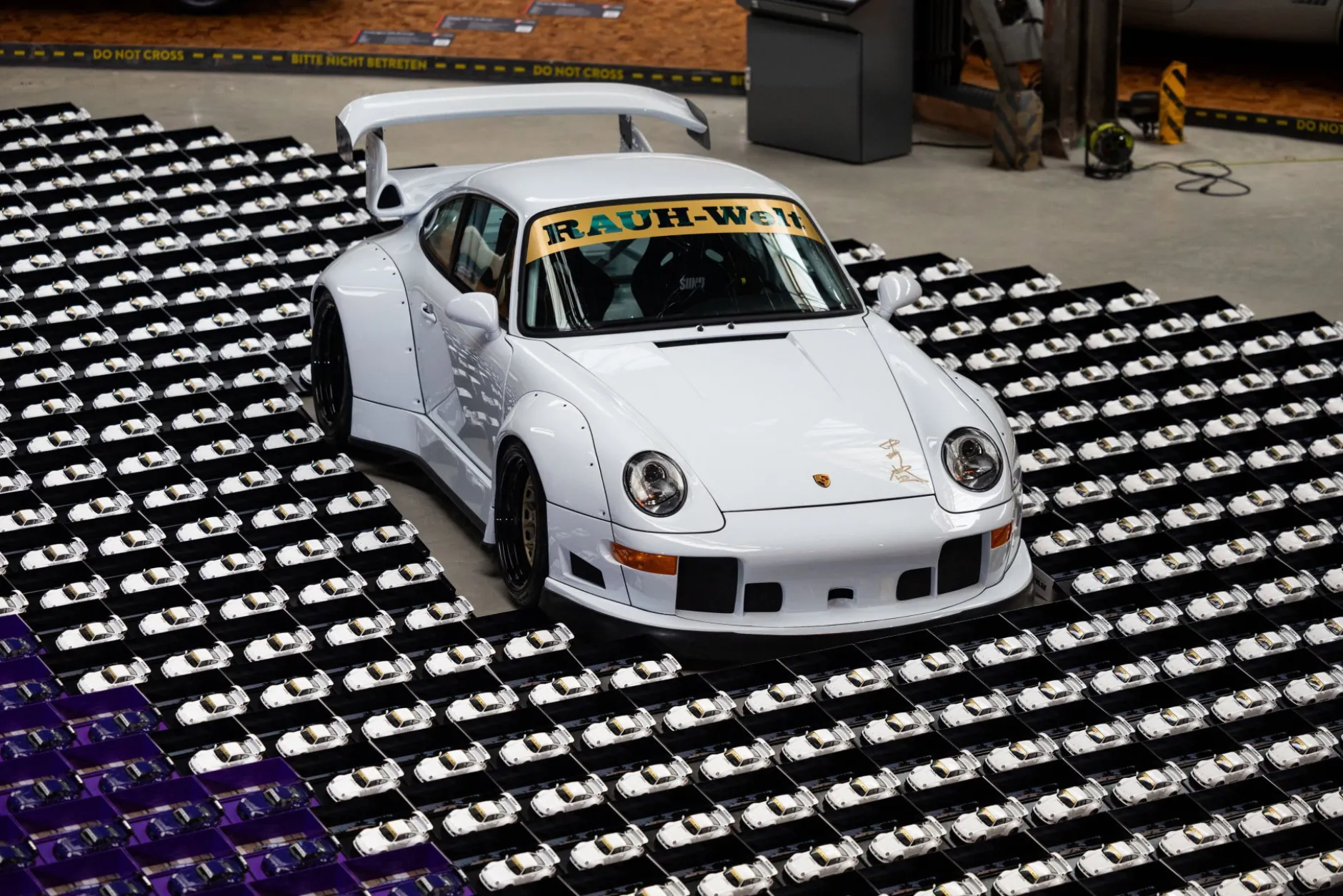 Porsche 911 (993) RWB Rauh-Welt Osechi G2.2 Sidney Hoffmann Signature Edition 1:18 WERK83