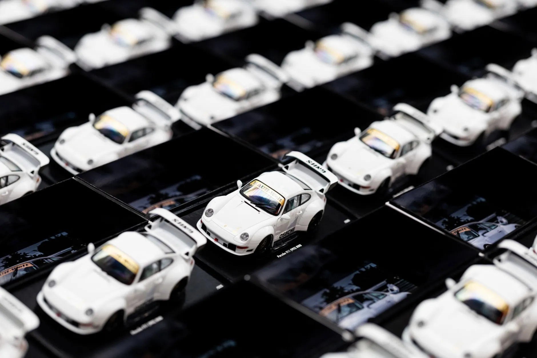 Porsche 911 (993) RWB Rauh-Welt Osechi G2.2 Sidney Hoffmann Signature Edition 1:18 WERK83