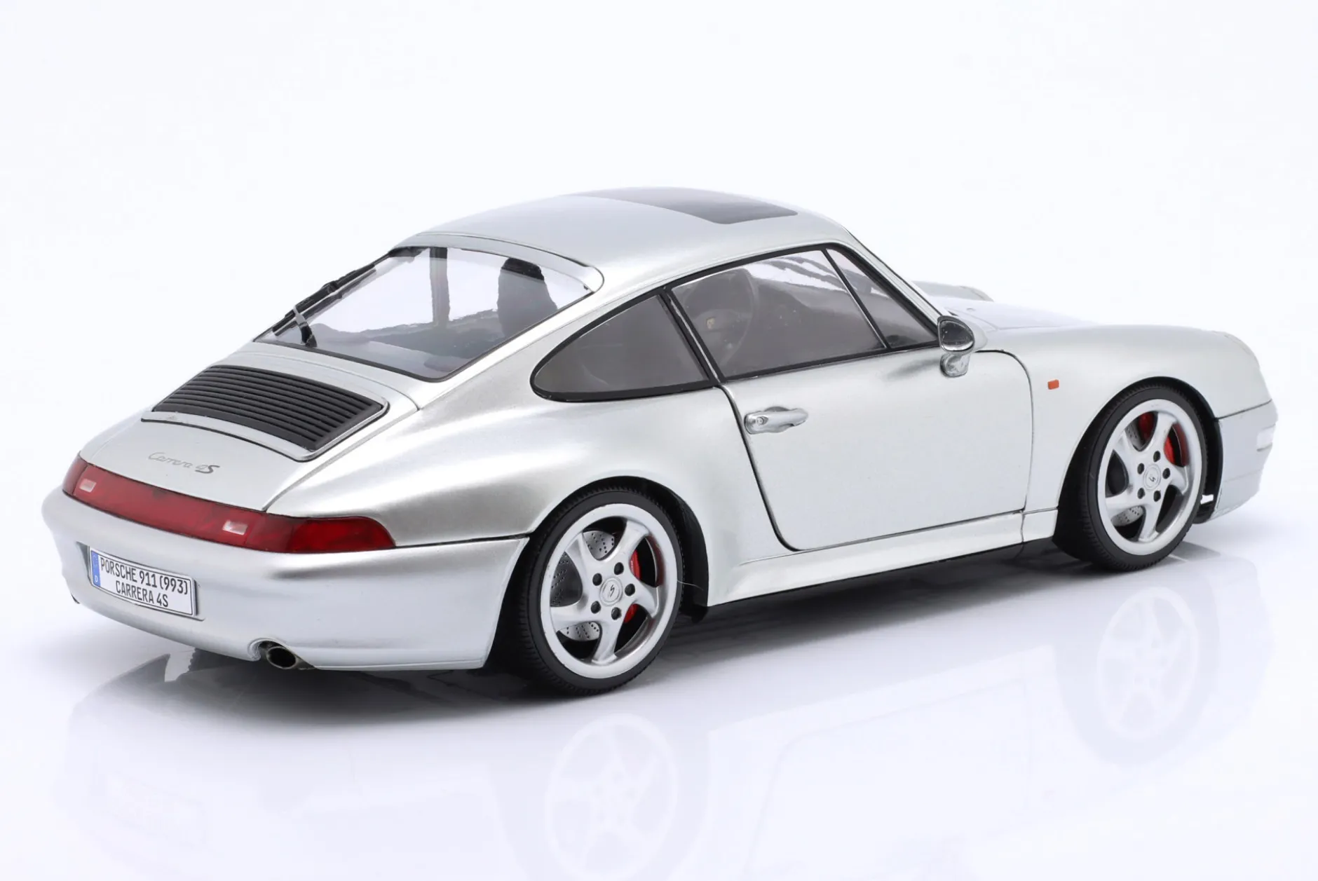 Porsche 911 (993) 4S Baujahr 1996 polarsilber 1:18 Solido