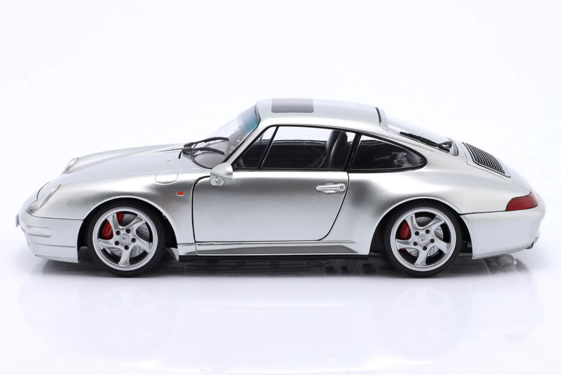 Porsche 911 (993) 4S Baujahr 1996 polarsilber 1:18 Solido