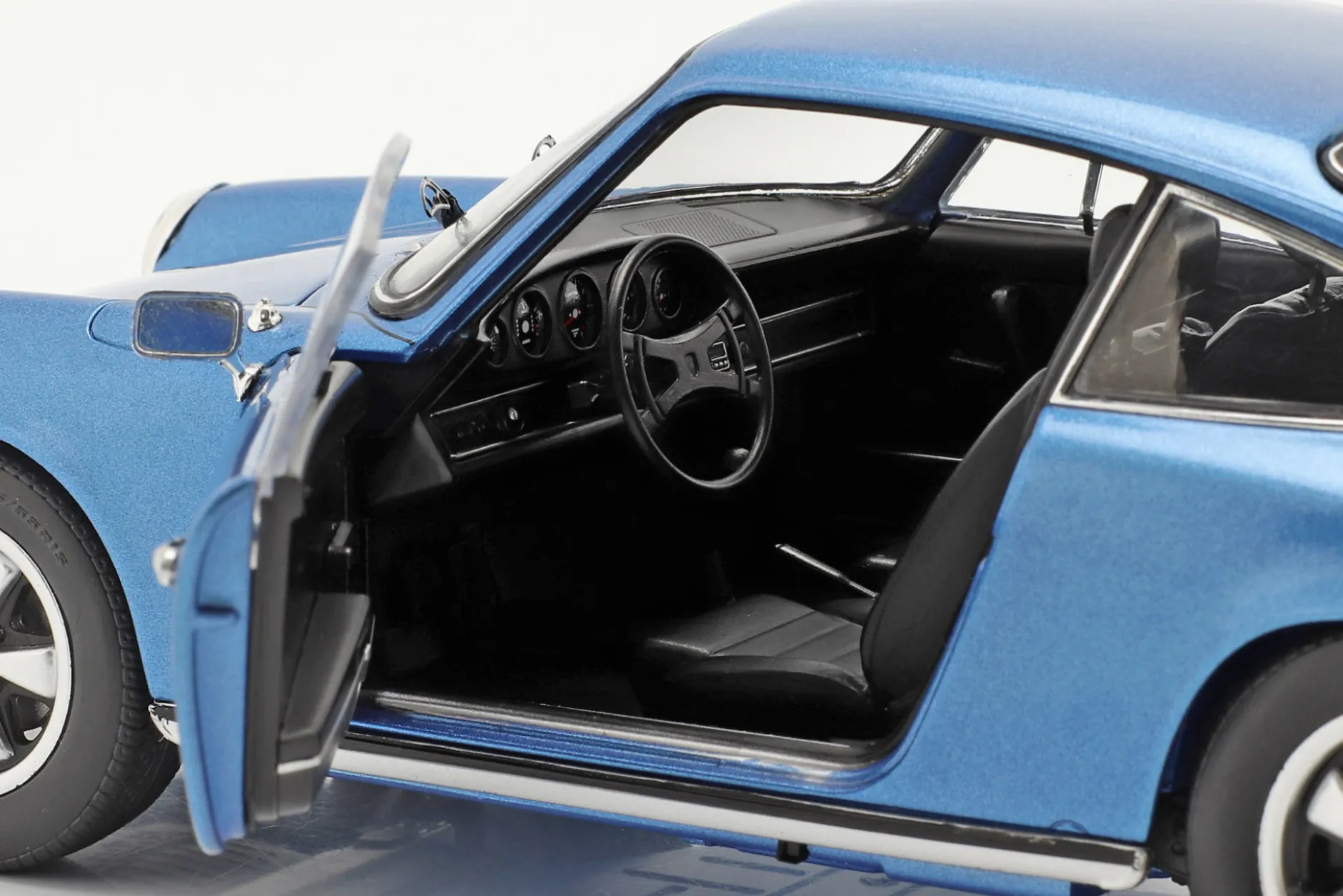 Porsche 911 S Coupe Baujahr 1973 blau metallic 1:18 Schuco