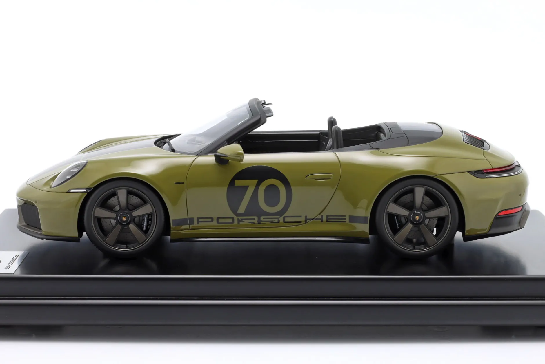 Porsche 911 (992.2) Spirit 70 Baujahr 2025 olive neo 1:12 Spark