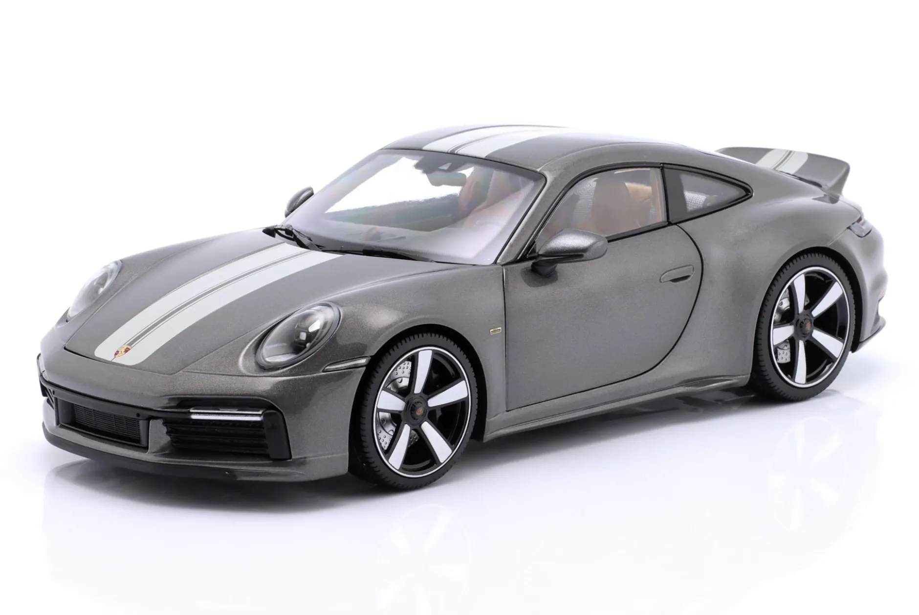 Porsche 911 (992) Sport Classic Baujahr 2022 grau metallic 1:18 Minichamps