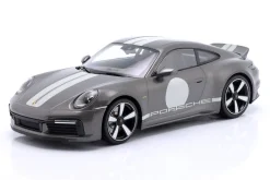 Porsche 911 (992) Sport Classic Baujahr 2022 grau metallic mit Dekor 1:18 Minichamps