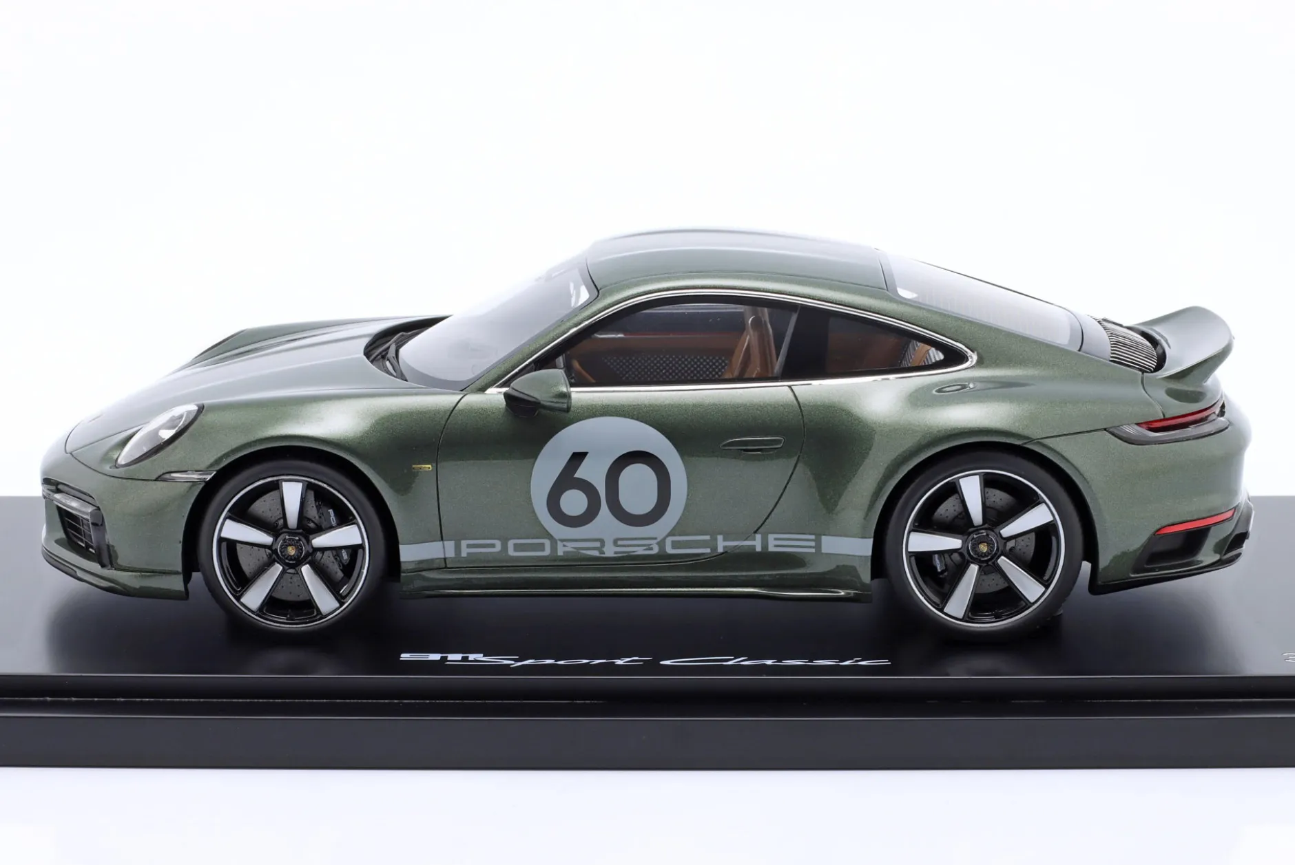 Porsche 911 (992) Sport Classic 2022 oakgrün metallic 1:18 Spark