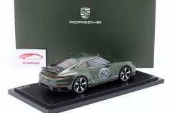 Porsche 911 (992) Sport Classic 2022 oakgrün metallic 1:18 Spark