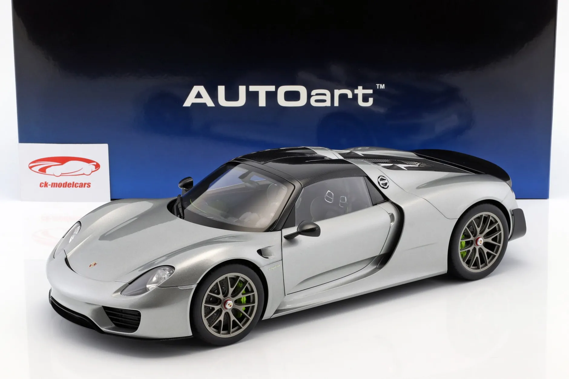 Porsche 918 Spyder Baujahr 2013 silber 1:12 AUTOart