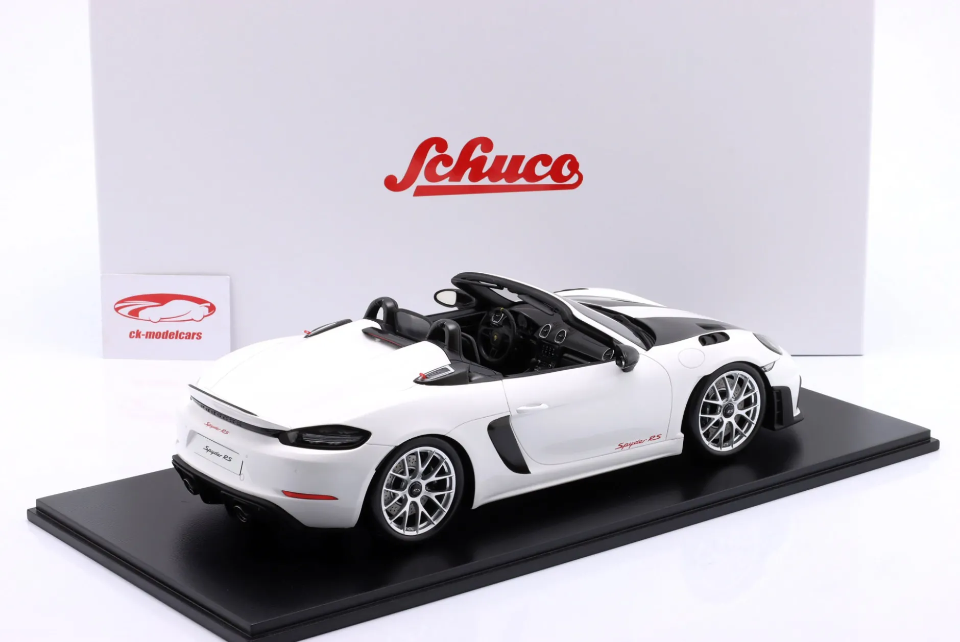 Porsche 718 Spyder RS Baujahr 2023 weiß 1:12 Schuco