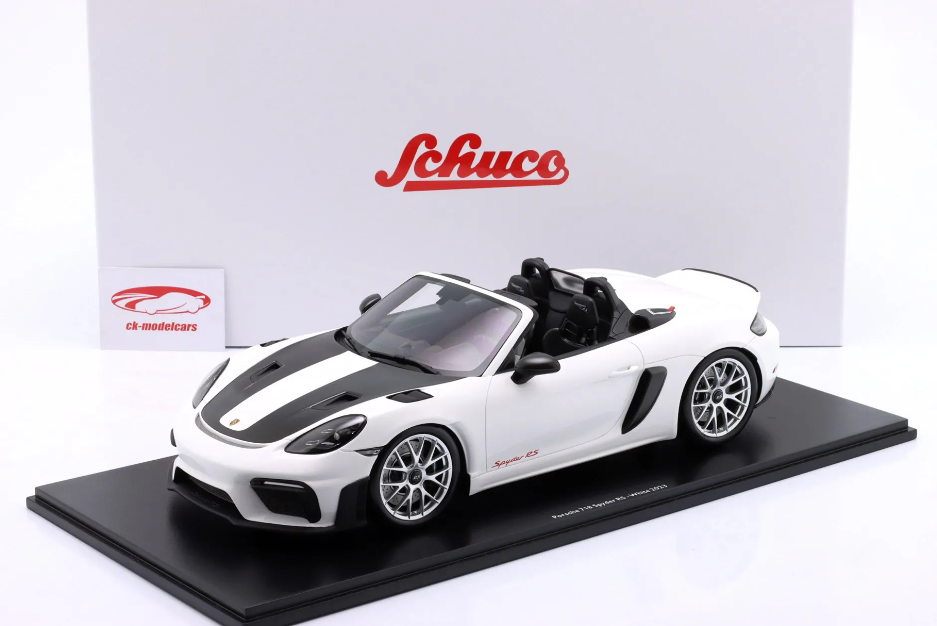 Porsche 718 Spyder RS Baujahr 2023 weiß 1:12 Schuco