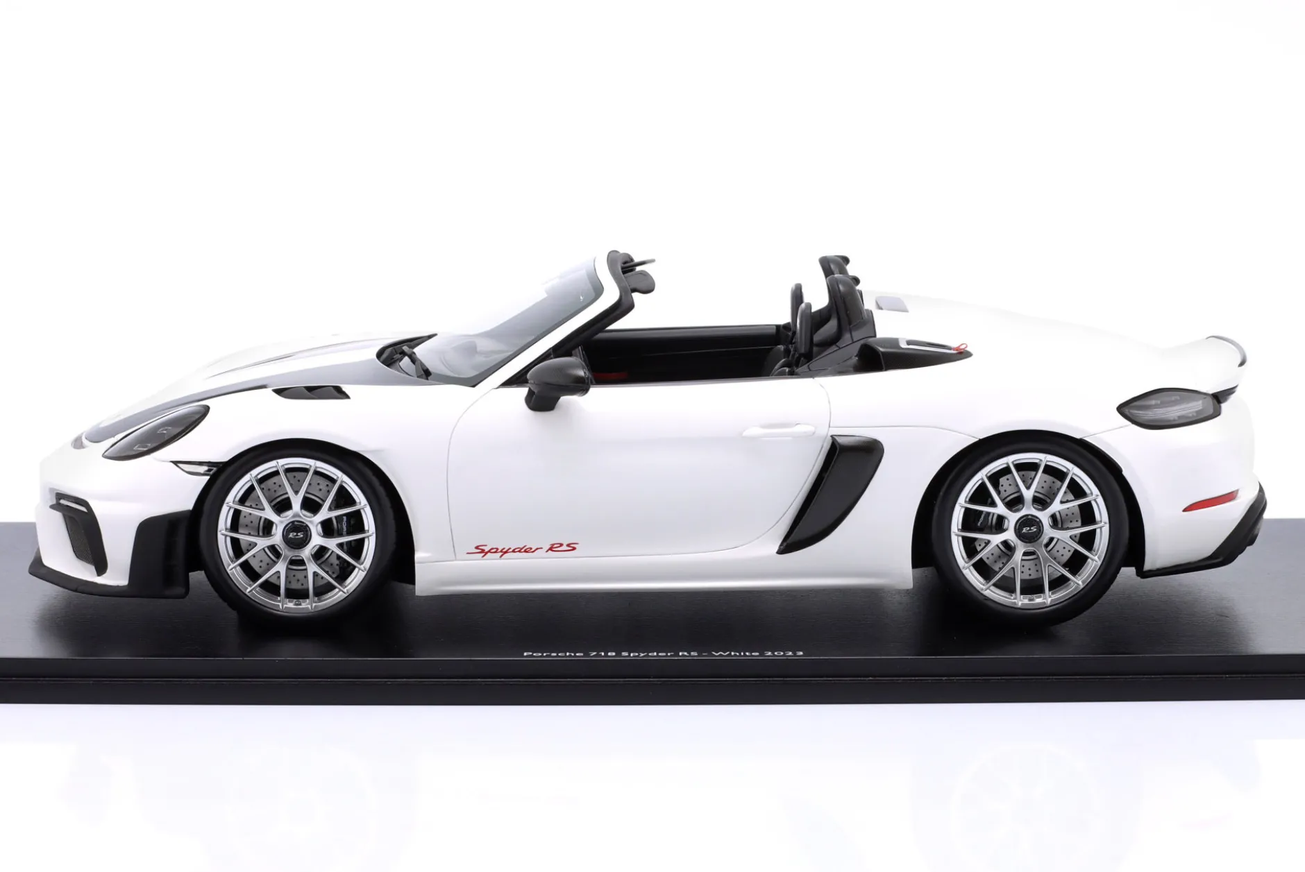 Porsche 718 Spyder RS Baujahr 2023 weiß 1:12 Schuco