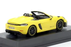 Porsche 718 (982) Spyder RS 2023 racing gelb 1:64 Tarmac Works / Minichamps
