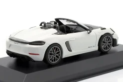 Porsche 718 Spyder RS Weissach-Paket 2023 weiß 1:43 Minichamps