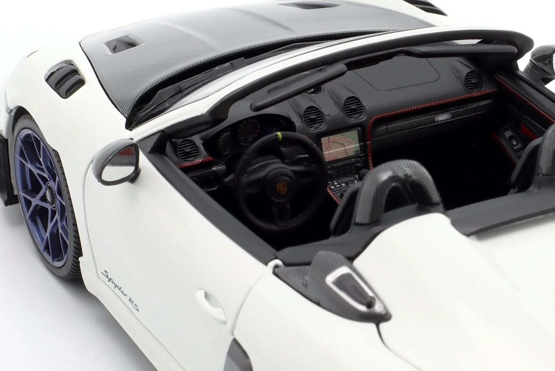 Porsche 718 Spyder RS Weissach-Paket Baujahr 2024 weiß 1:18 Minichamps