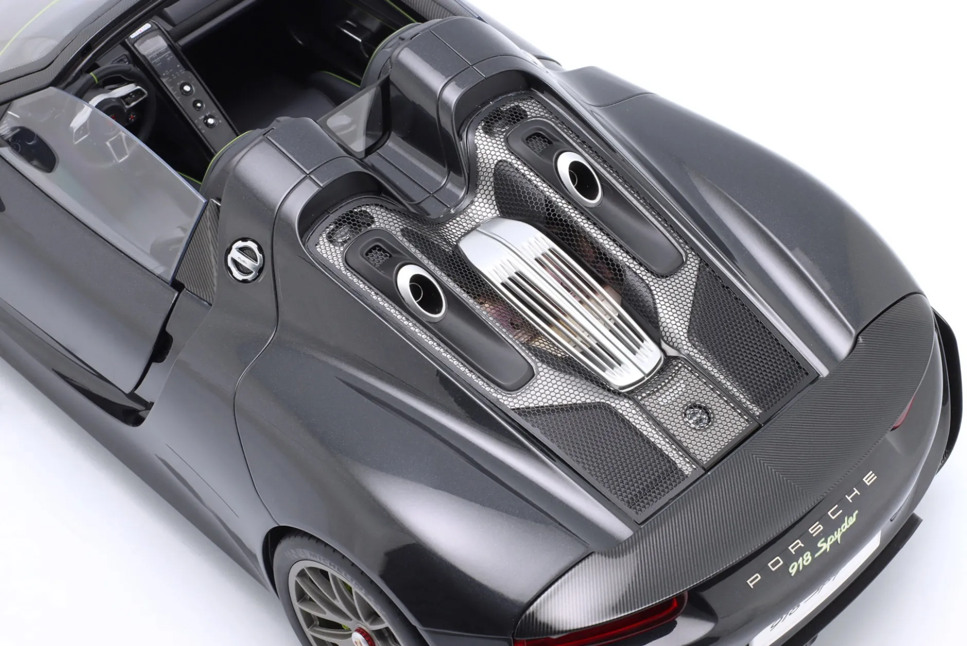 Porsche 918 Spyder Weissach Package 2013 schwarz metallic 1:12 AUTOart