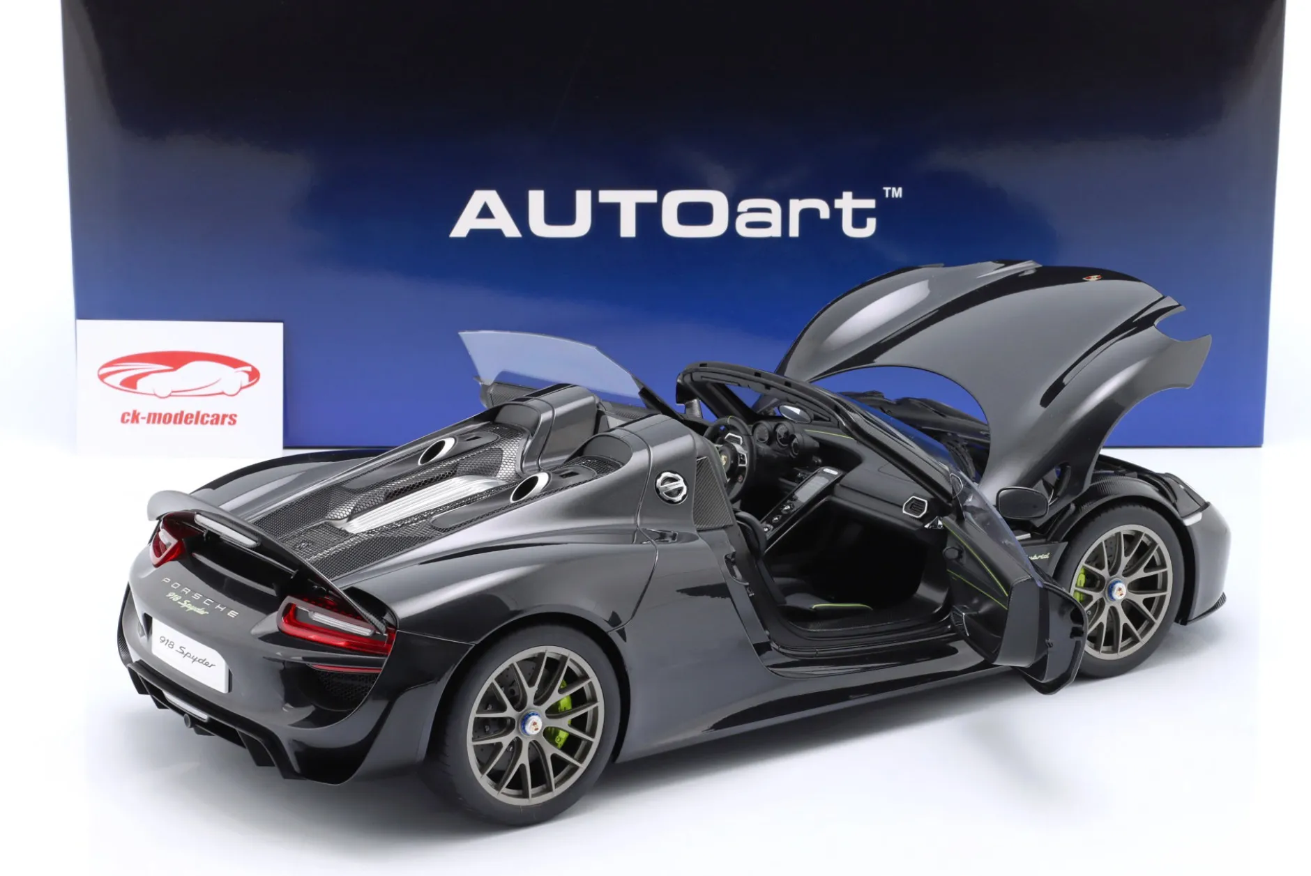 Porsche 918 Spyder Weissach Package 2013 schwarz metallic 1:12 AUTOart