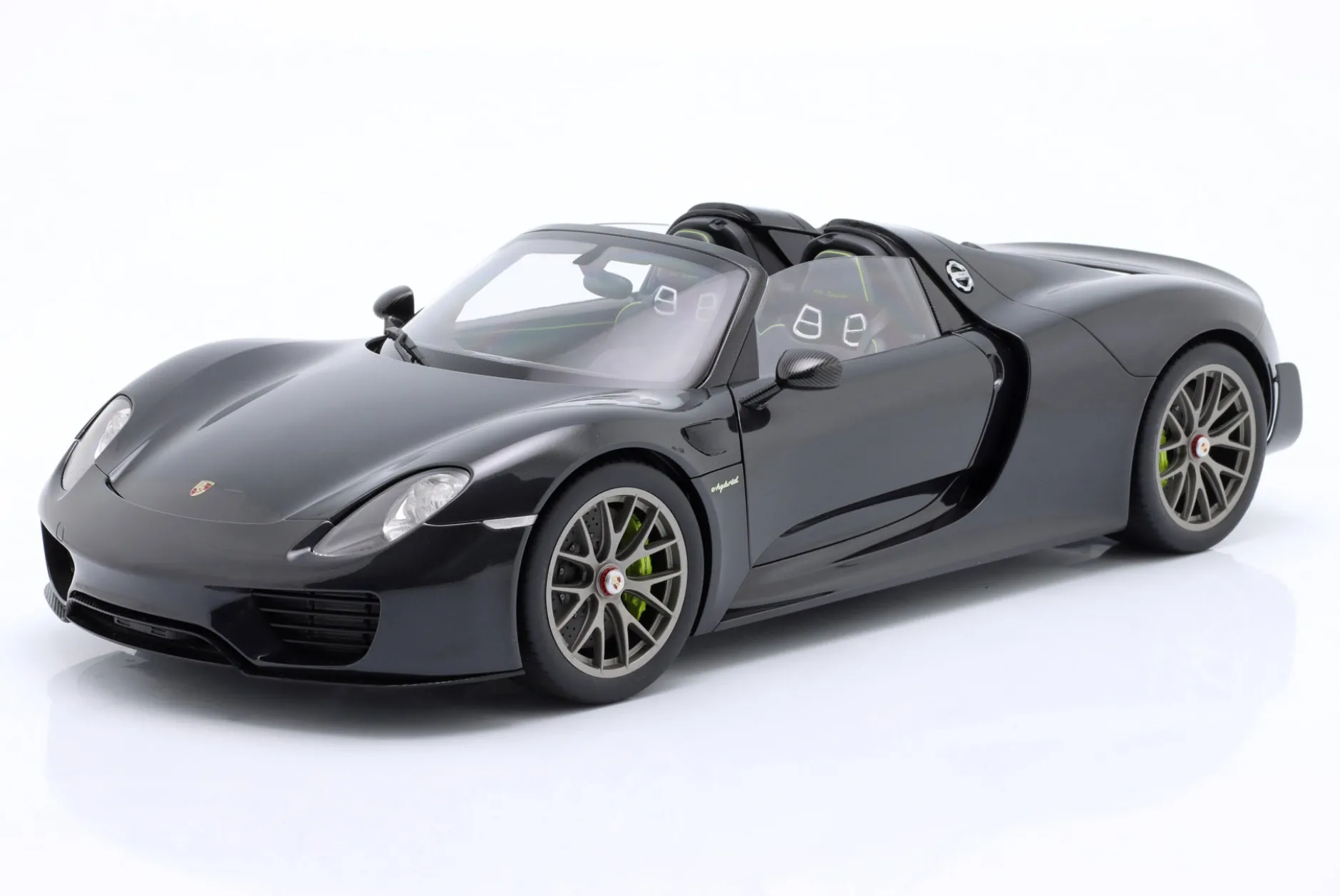 Porsche 918 Spyder Weissach Package 2013 schwarz metallic 1:12 AUTOart