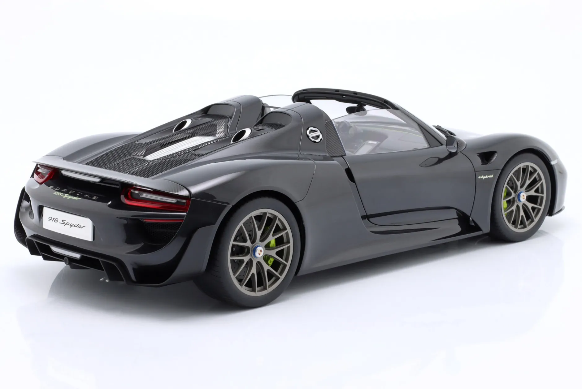 Porsche 918 Spyder Weissach Package 2013 schwarz metallic 1:12 AUTOart