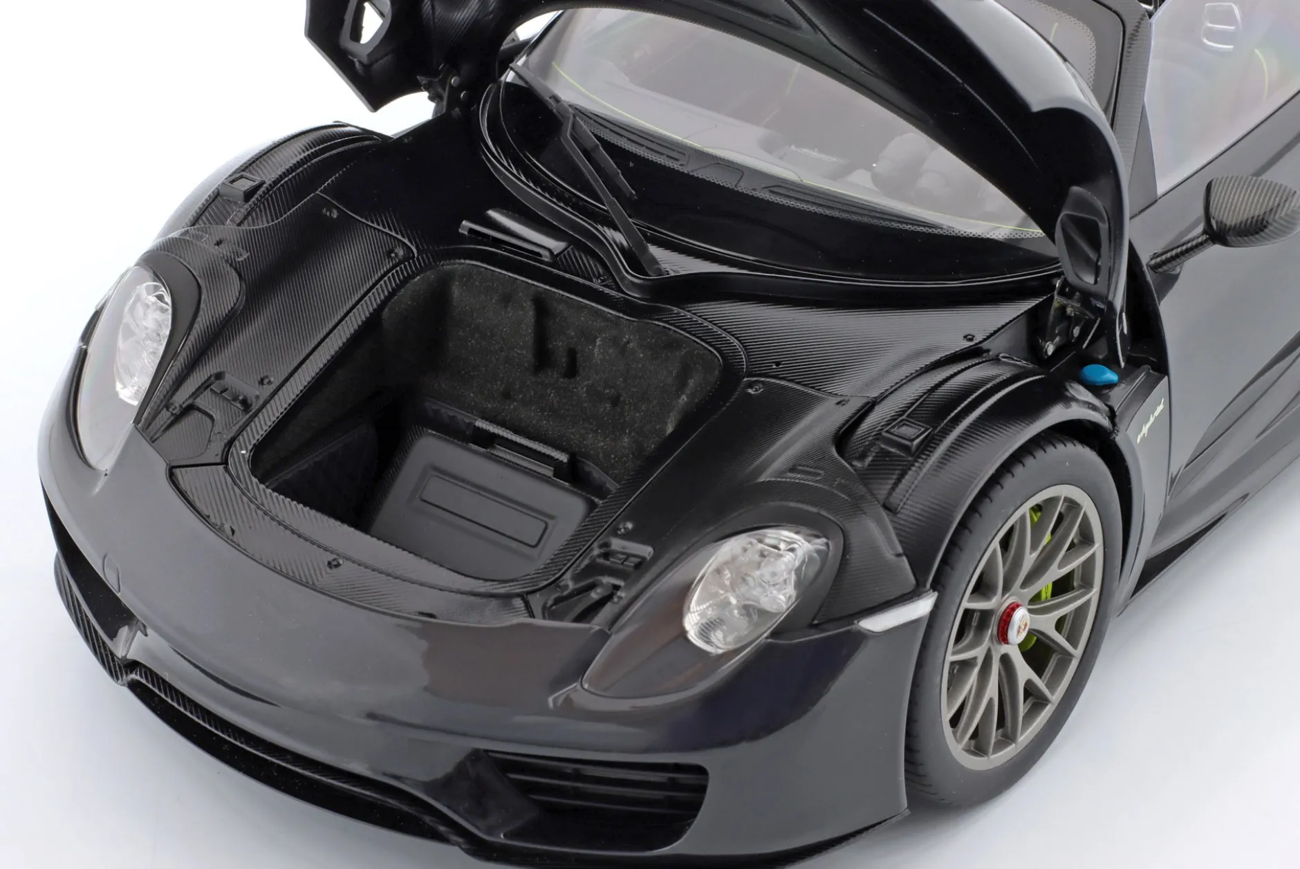 Porsche 918 Spyder Weissach Package 2013 schwarz metallic 1:12 AUTOart