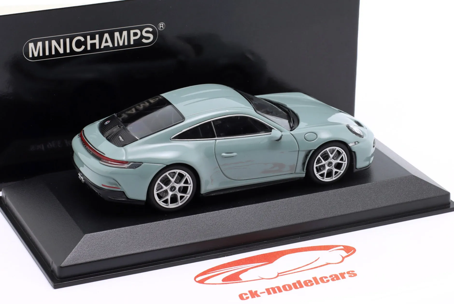 Porsche 911 (992) S/T Baujahr 2024 shadegrün metallic 1:43 Minichamps