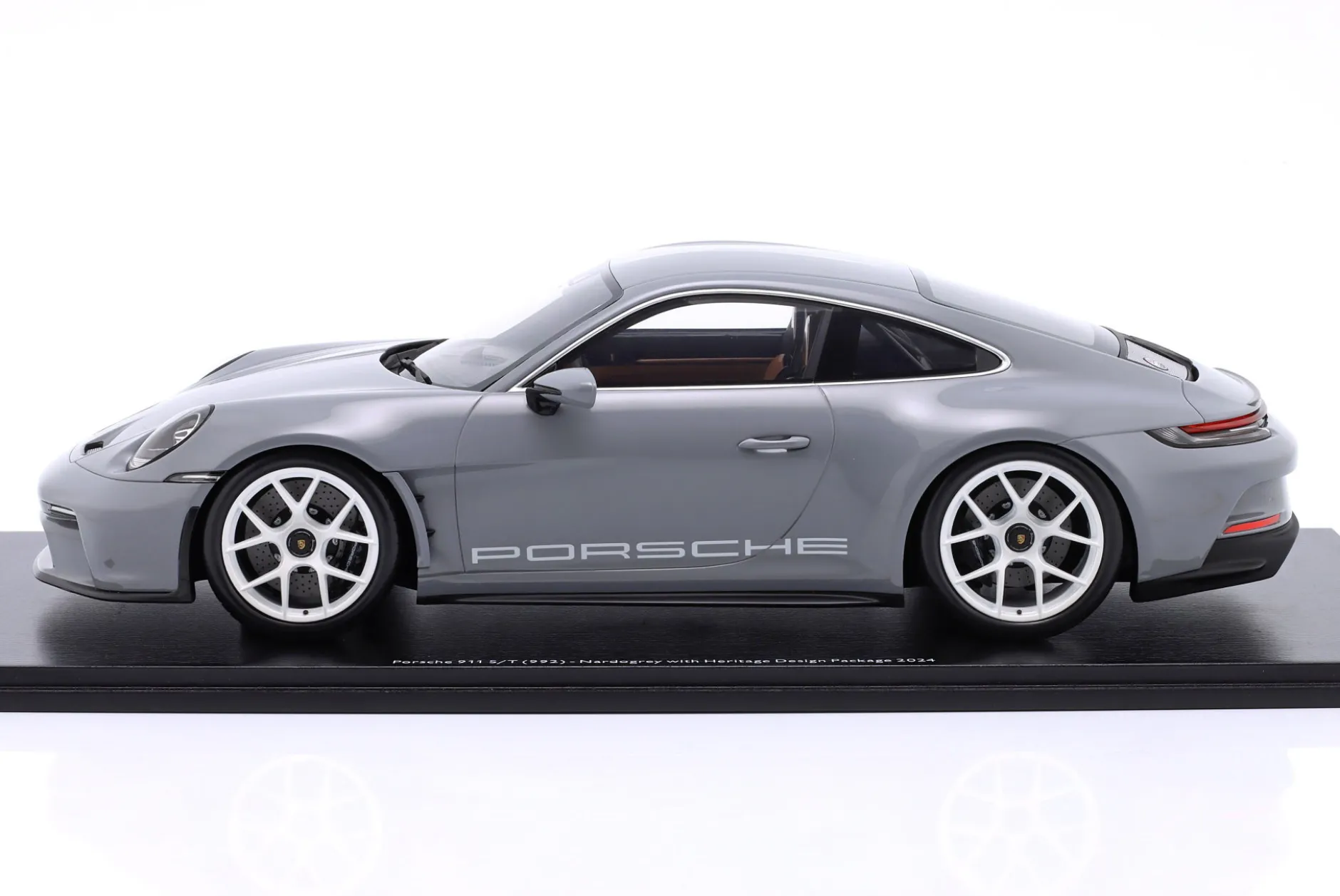 Porsche 911 (992) S/T Coupe Heritage Design Package 2024 nardograu 1:12 Schuco