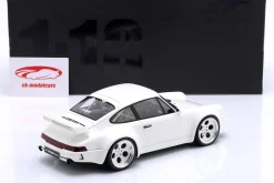 Porsche 911 Strosek Giga Baujahr 2024 weiß 1:18 GT-Spirit