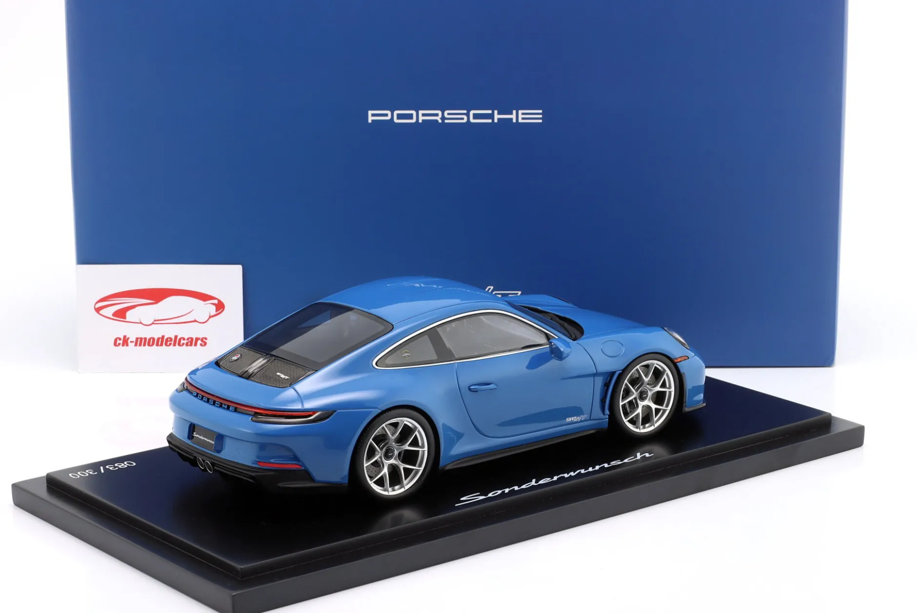 Porsche 911 (992) S/T Sonderwunsch Daniblau 1:18 Spark