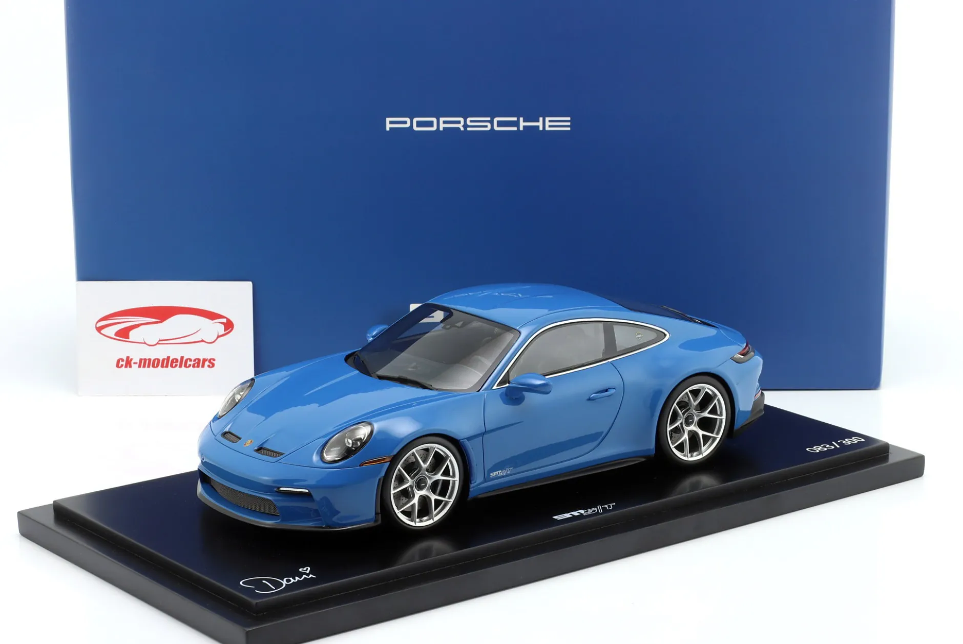 Porsche 911 (992) S/T Sonderwunsch Daniblau 1:18 Spark